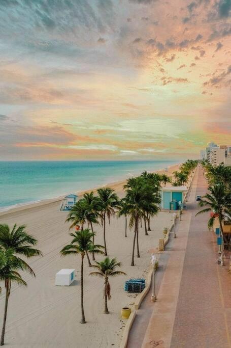 Hollywood Beach, Steps To The Beach, Pool Exterior foto
